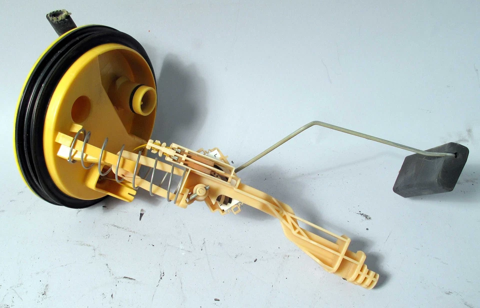 Unidad de envío de nivel de combustible del lado izquierdo BMW E39 serie 5 1997-2003 OEM USADO Foto 2 de 4