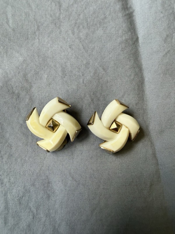 Vintage Trifari Goldtone & White Pinwheel Clip Earrings- Marked