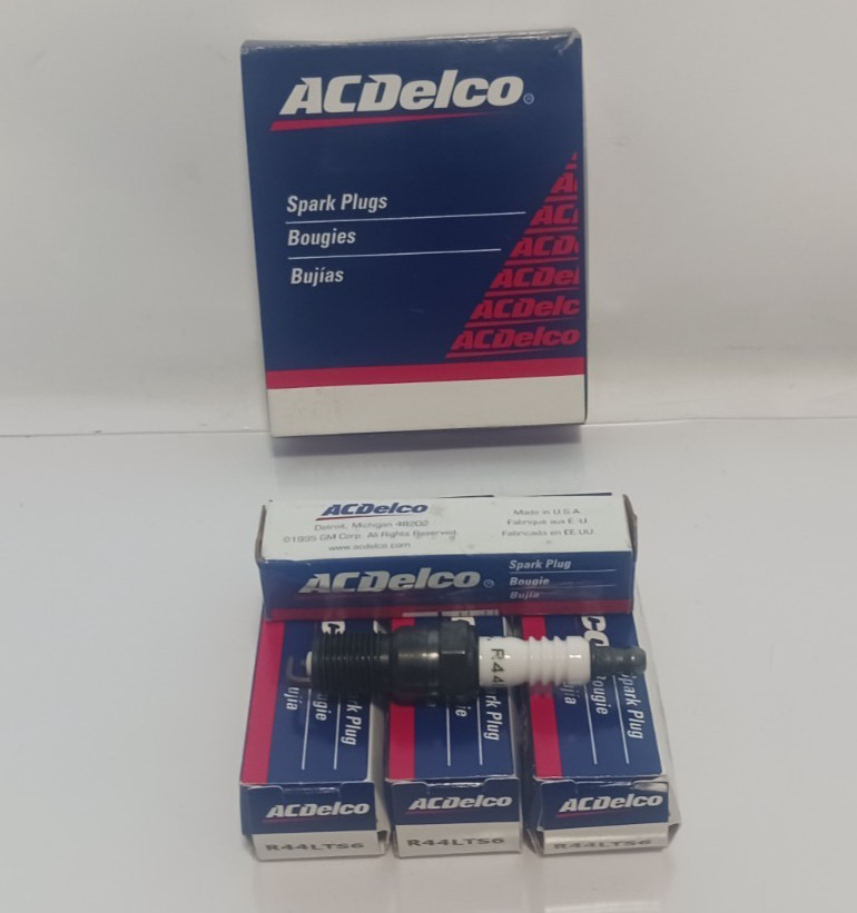 4X GENUINE GM ACDELCO SPARK PLUGS R44LTS6 CADDILAC FORD GMC CHEVY FREE SHIPPING