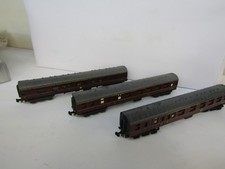 N Gauge, Set of 3 Trix Maroon Coaches, 2x Guard Vans, 1x Buffet Car.