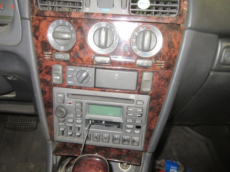 Used Rear Bumper Assembly Rear fits: 2000 Volvo 40 SERIES US market Rear Grade A Foto 4 de 4