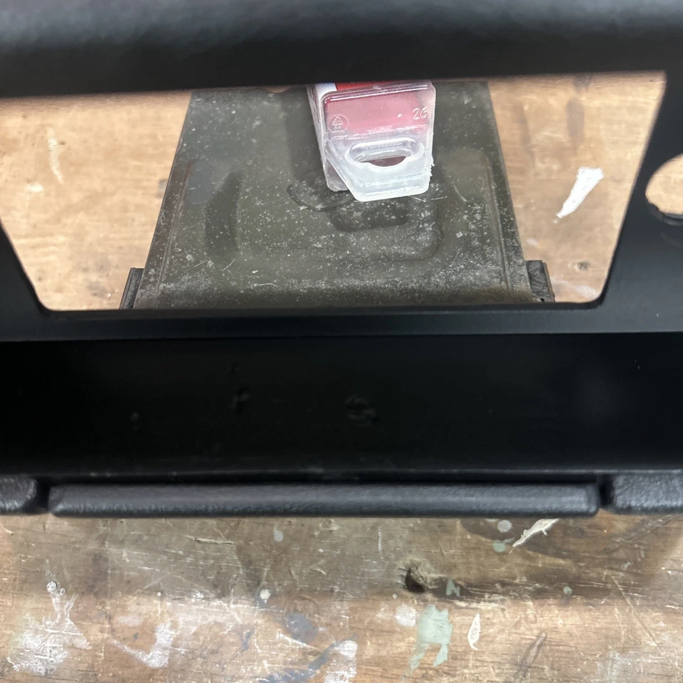 Radio bisel Datsun 510 1970-1973 bonito sin cortar fabricante de equipos originales de fábrica Foto 2 de 4