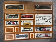 1975 Tyco Electric Train Set in Box ho Scale Locomotive Accessories Track Cars
