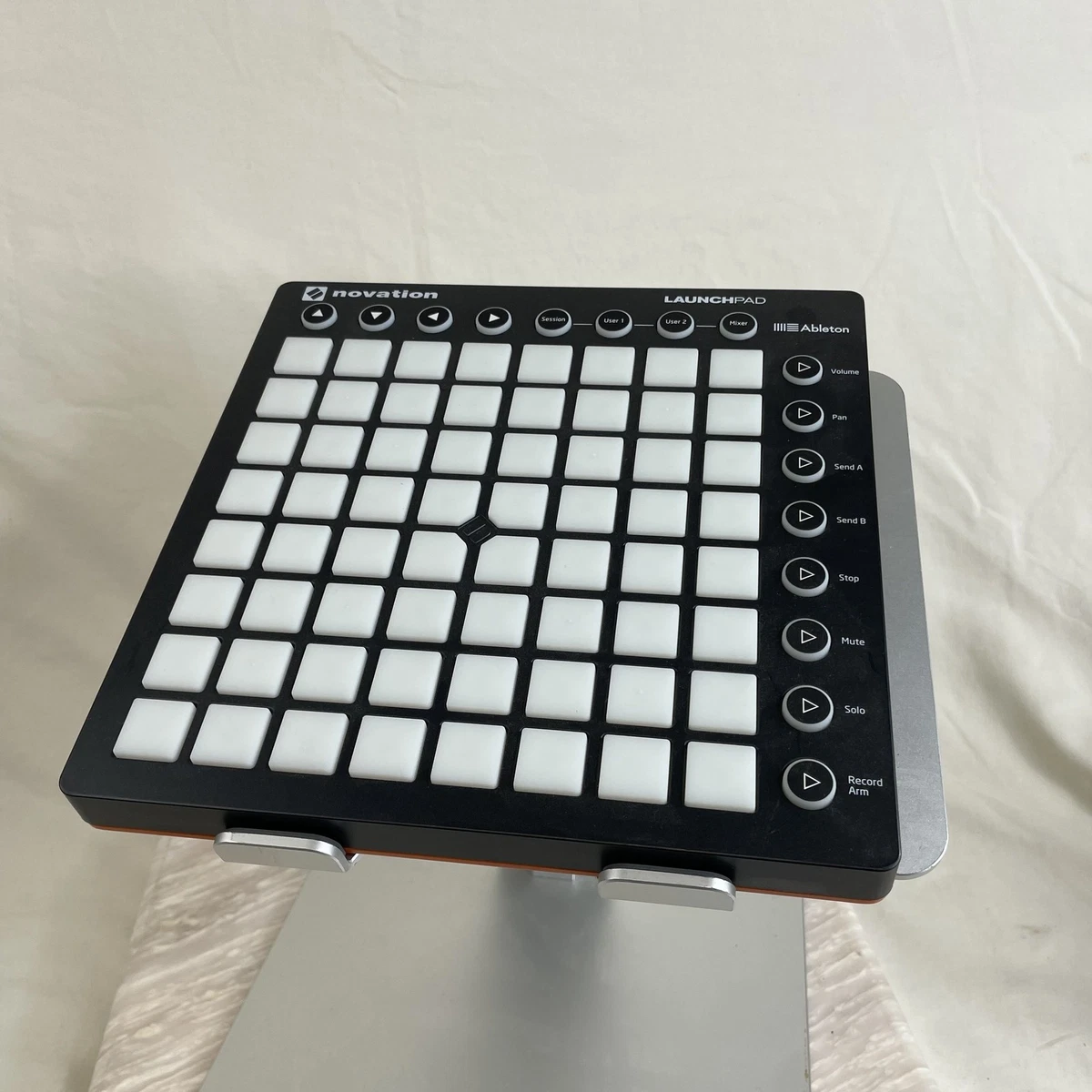 Novation Launchpad MK2【中古美品】 中古】NOVATION LAUNCHPAD MK2 MIDIパッド コントローラー - 神奈川県