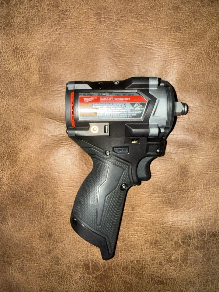 定制 Milwaukee M12 1/2 Stubby 冲击起子! 仅半紫色/黑色工具 — 第 2/3 张图片