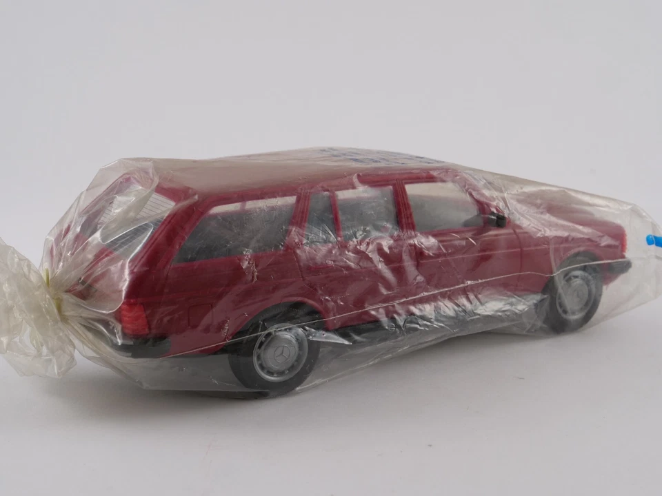 STAHLBERG MERCEDES 240 Break Plástico Finlandia 23 Cm Nuevo Paquete Original - Imagen 3 de 4