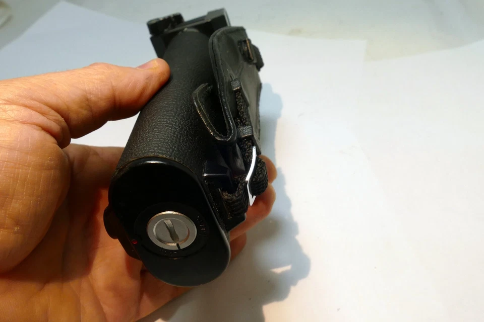 Olympus Bounce Grip Flash (not sure what model , missing bracket ) - UNTESTED - Image 4 of 4