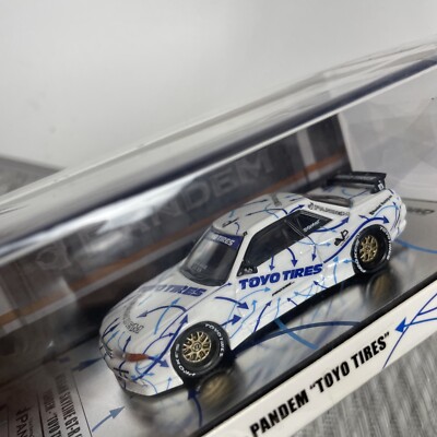ミニカー inno64 SkylineGT-R R32 Pandem Toyo Tires s-l400.jpg
