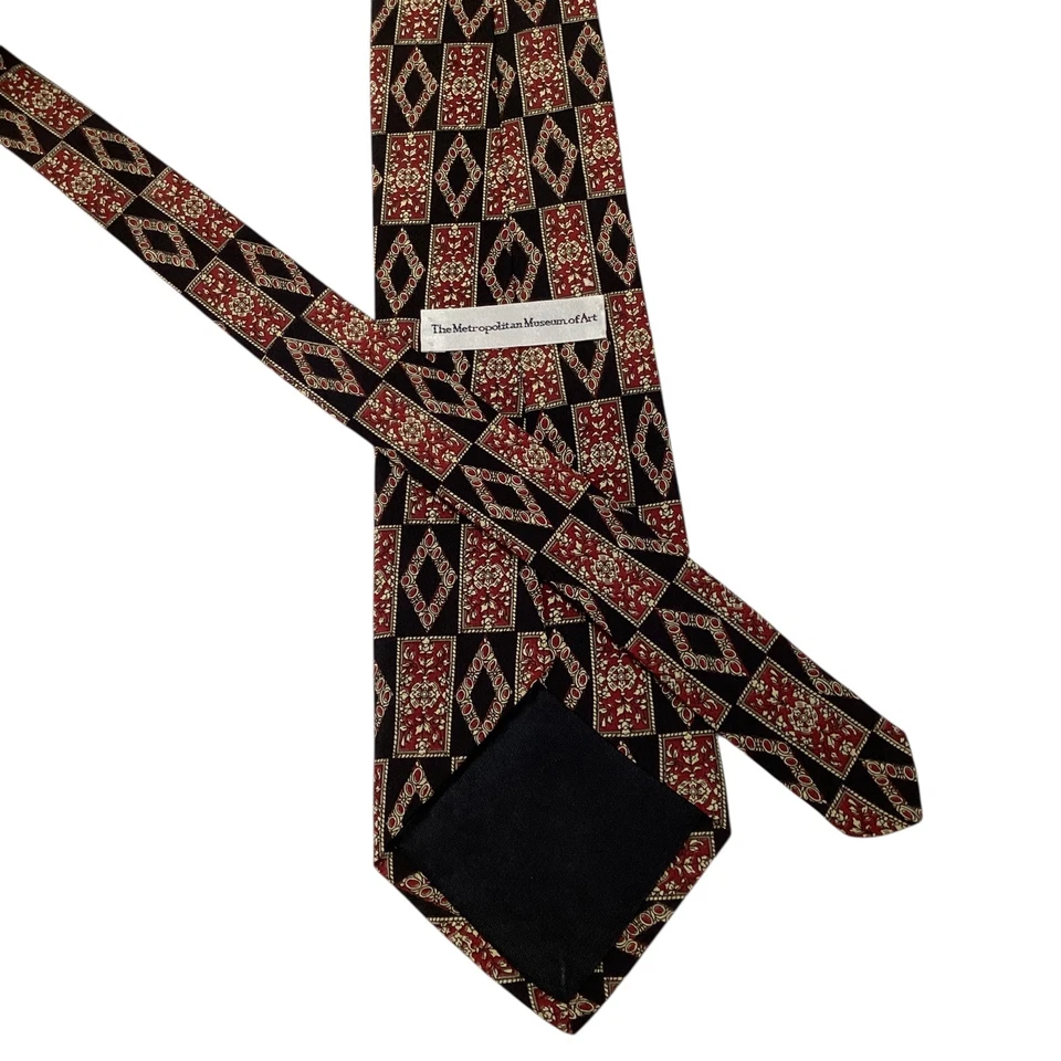 Corbata de seda de diseñador del Museo Metropolitano de Arte geométrica negra/roja/marfil usada en excelente estado Foto 3 de 3