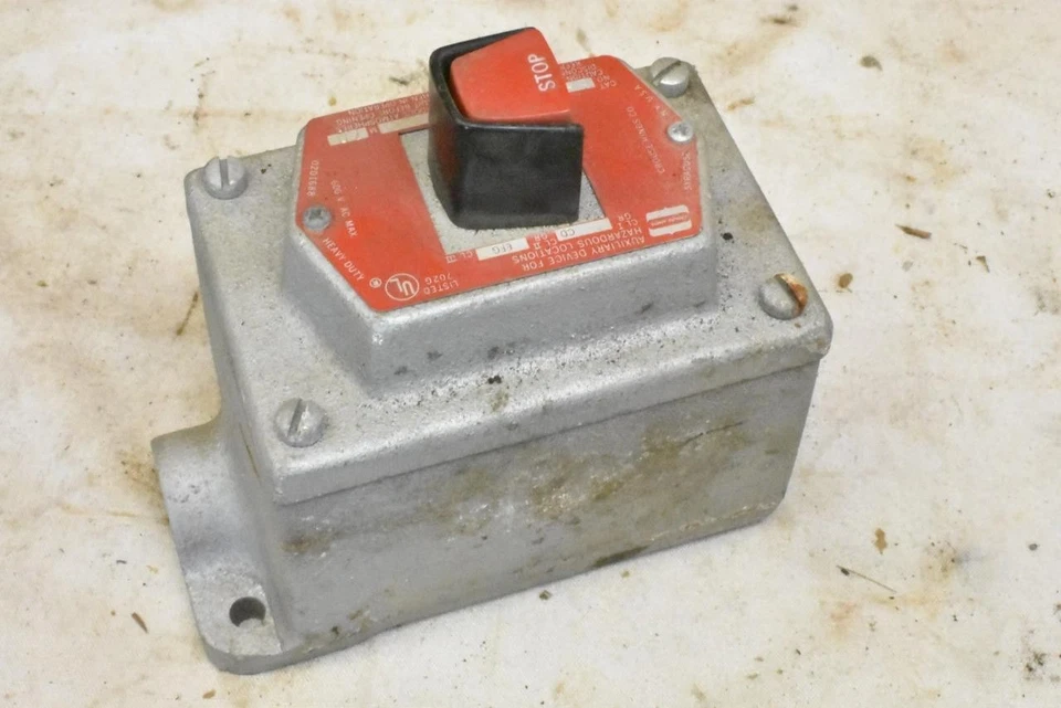 Interruptor eléctrico pulsador industrial NOS EATON CORPORATION EFSC1184 Foto 4 de 4