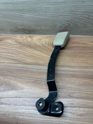 Volkswagen Bora 2000 Gurtschloss vorne 1J4858471 OLO22153