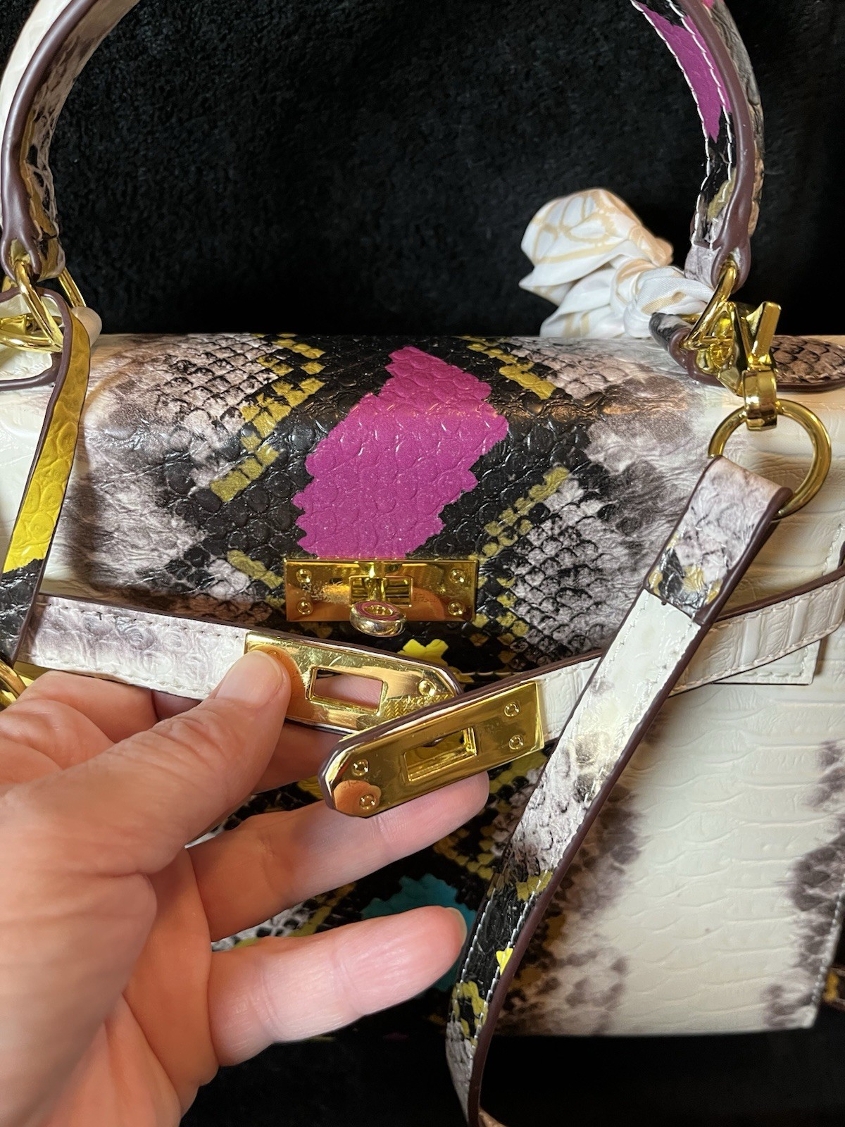 Chic multicolor snakeskin pattern bag. Vibrant co… - image 3