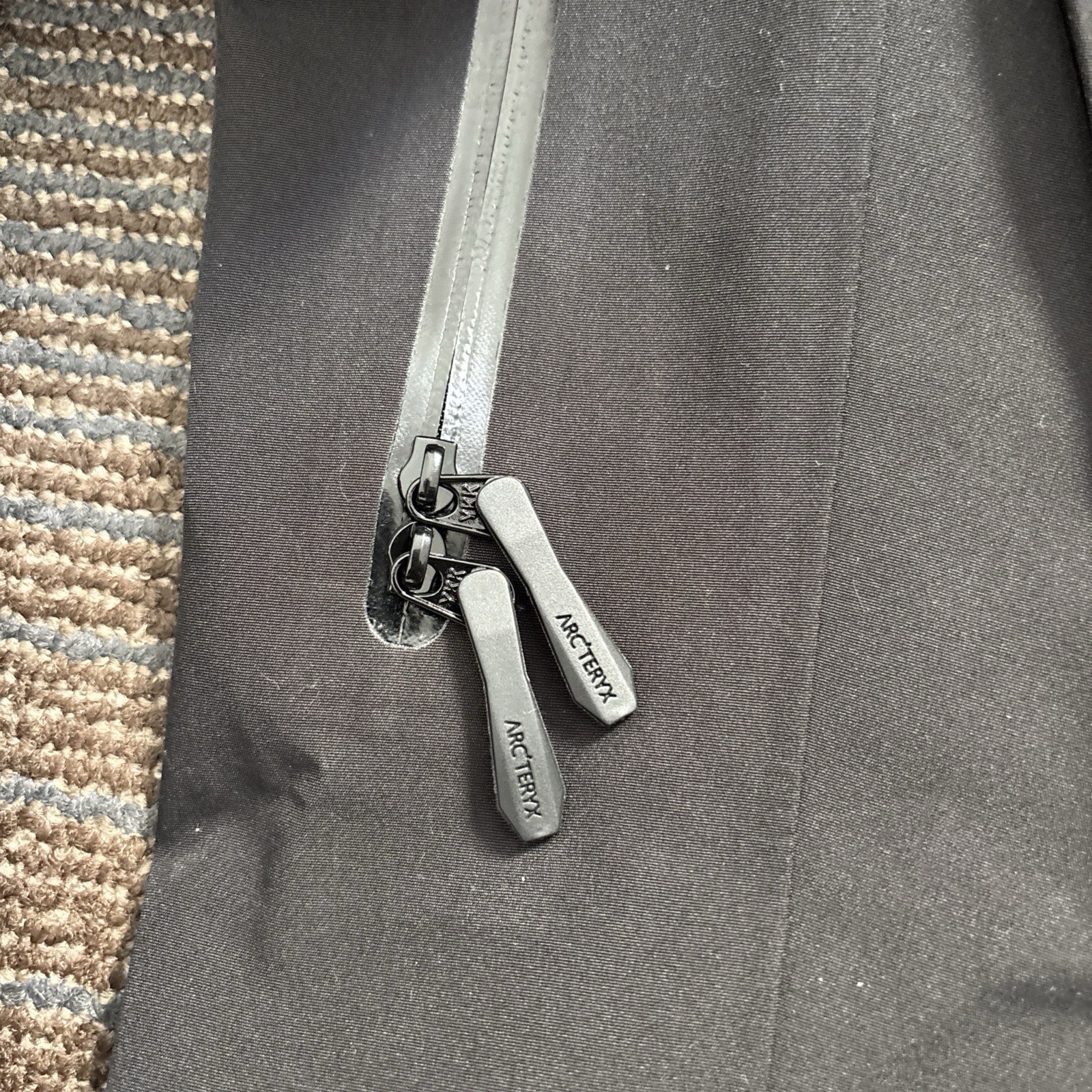 Arc'teryx Water Resistant GORE-TEX Pro Men's Black Rain Jacket Size L thumbnail 4