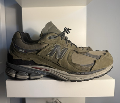 New Balance 2002R Men's Low Top Green/Black/Gray Lace-Up Athletic Sneakers