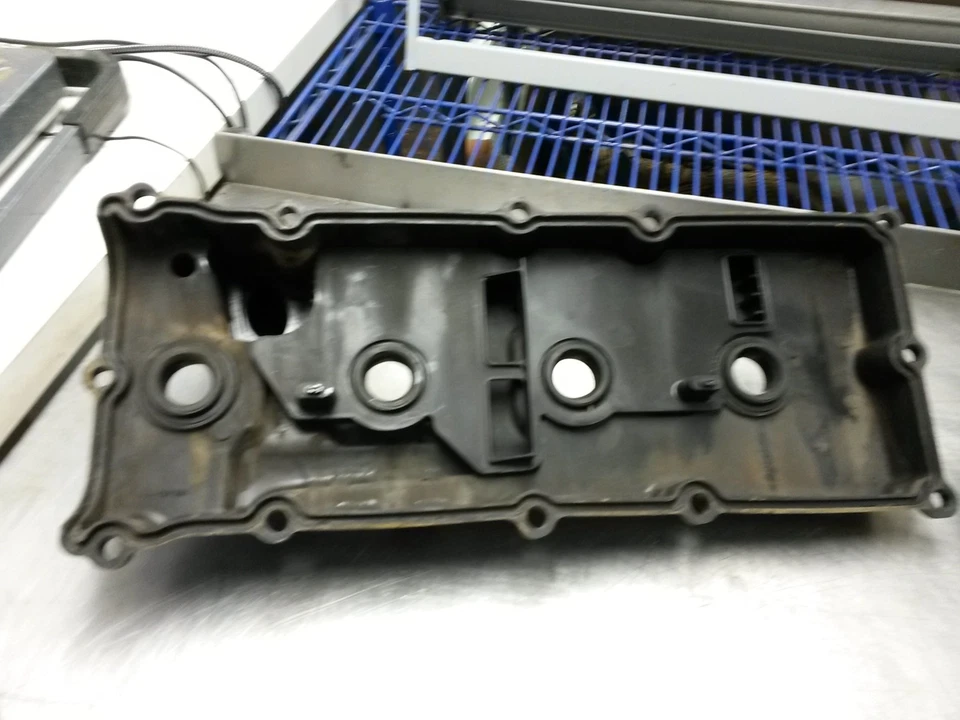 Cubierta válvula derecha de Nissan Titan 2007 5,6 Foto 3 de 4