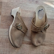 Womens Tan Brown Mule Clogs Size 9 Suede Leather With Gold Buckle