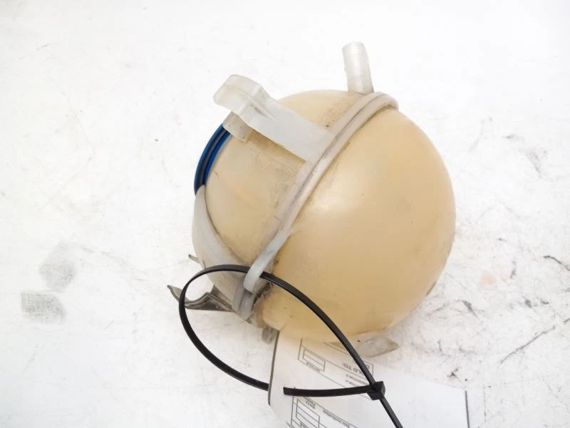 Volkswagen Passat 2012-2020 depósito de refrigerante Foto 4 de 4