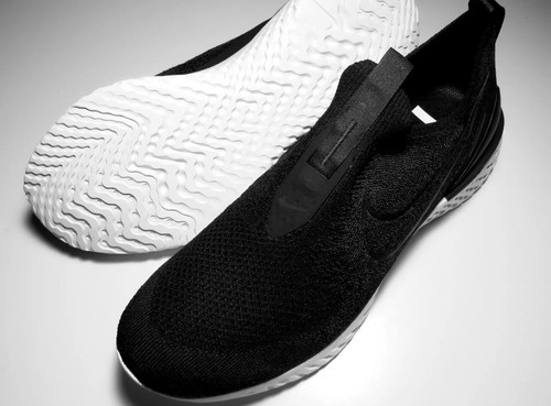 Nike Epic Phantom React Flyknit Black Running Shoes BV0417-001 Men's Size 7 - Picture 2 of 8