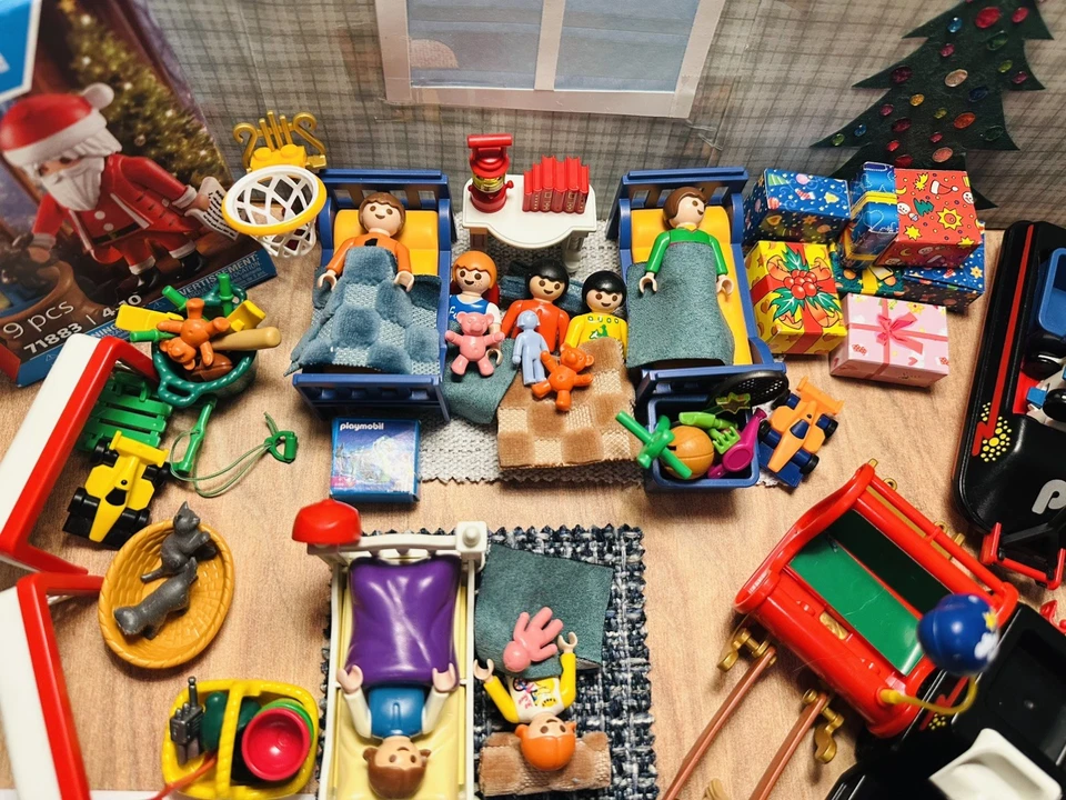 Playmobil Navidad Niños Dormitorio Lote con Juguetes Regalos Moto de Nieve Papá Noel (NUEVO EN CAJA) y más Foto 3 de 4