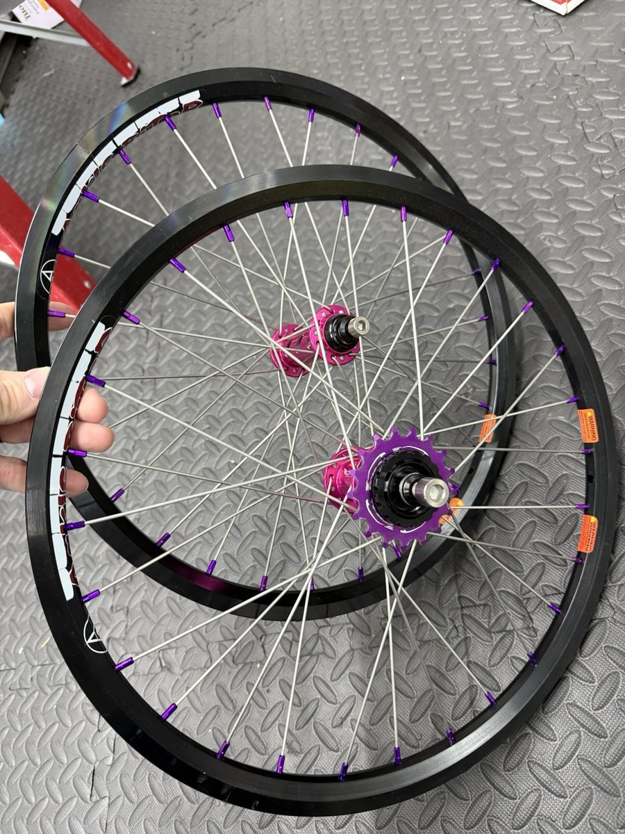 Onyx Racing OHM Bmx 28H Hubs, Titanium Spokes And Bolts 18” Micro
