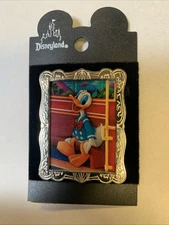 Disneyland 2000 Character of the Month July Donald Duck Pin 2985