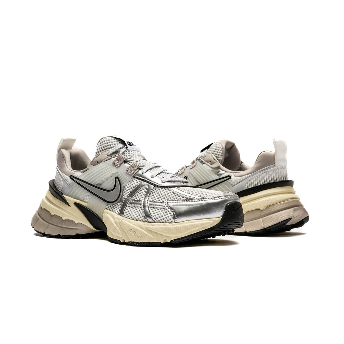 NIKE V2K RUN レディース　FD0736-100 Nike Women's V2K Run Silver colored FD0736-100 | FOOTDISTRICT