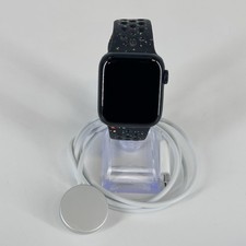 Apple Watch SE 3 40mm Midnight Aluminum GPS w/ Black Nike Sport - Very Good