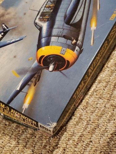 Hasegawa TBM-3 Avenger USS Bunker Hill 1/72 Model Plane Kit Unbuilt New - Picture 3 of 13