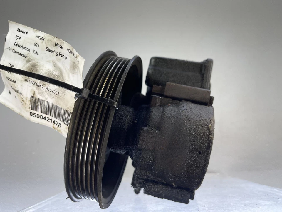 Bomba de dirección asistida usada se adapta a: Chevrolet Monte Carlo 2001 3,8 grado A Foto 2 de 4