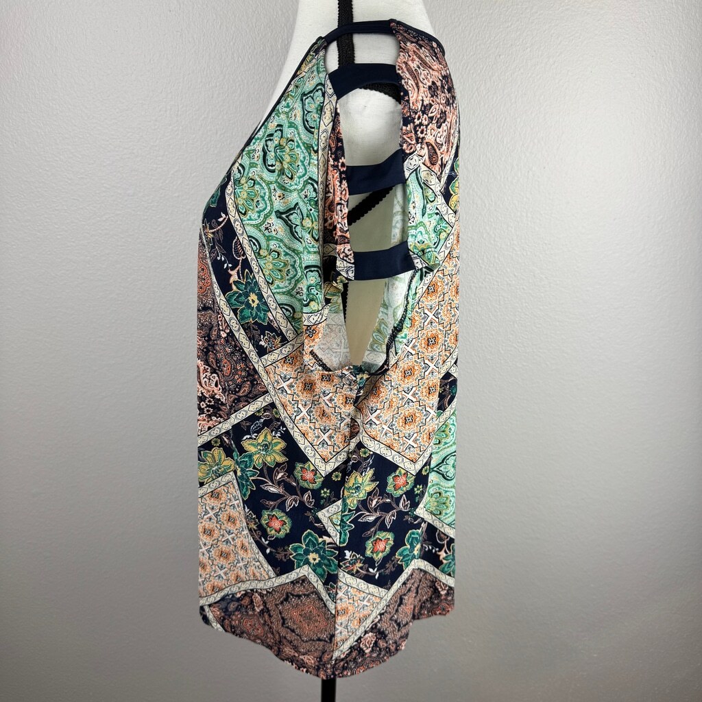 Modern Attraction Patchwork Floral Print Top – Bo… - image 4