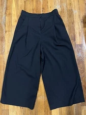 McQ Alexander McQueen Black Three-Quarter Trousers XS- IT 38