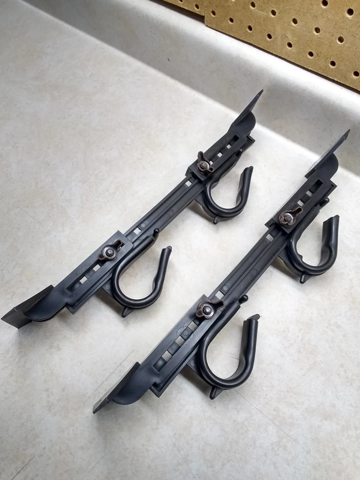 Bastidores para rifle negros de colección, montaje en ventana, ajustables, (2) montaje para rifle, plástico Foto 3 de 4