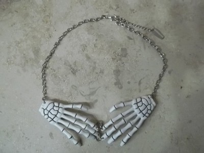 Kreepsville 666 Kette Halskette Schmuck Gothic Halloween Skelett Hände Knochen