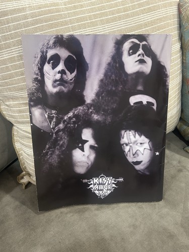 KISS ALIVE 35 Tour Book 2009 - Picture 16 of 24