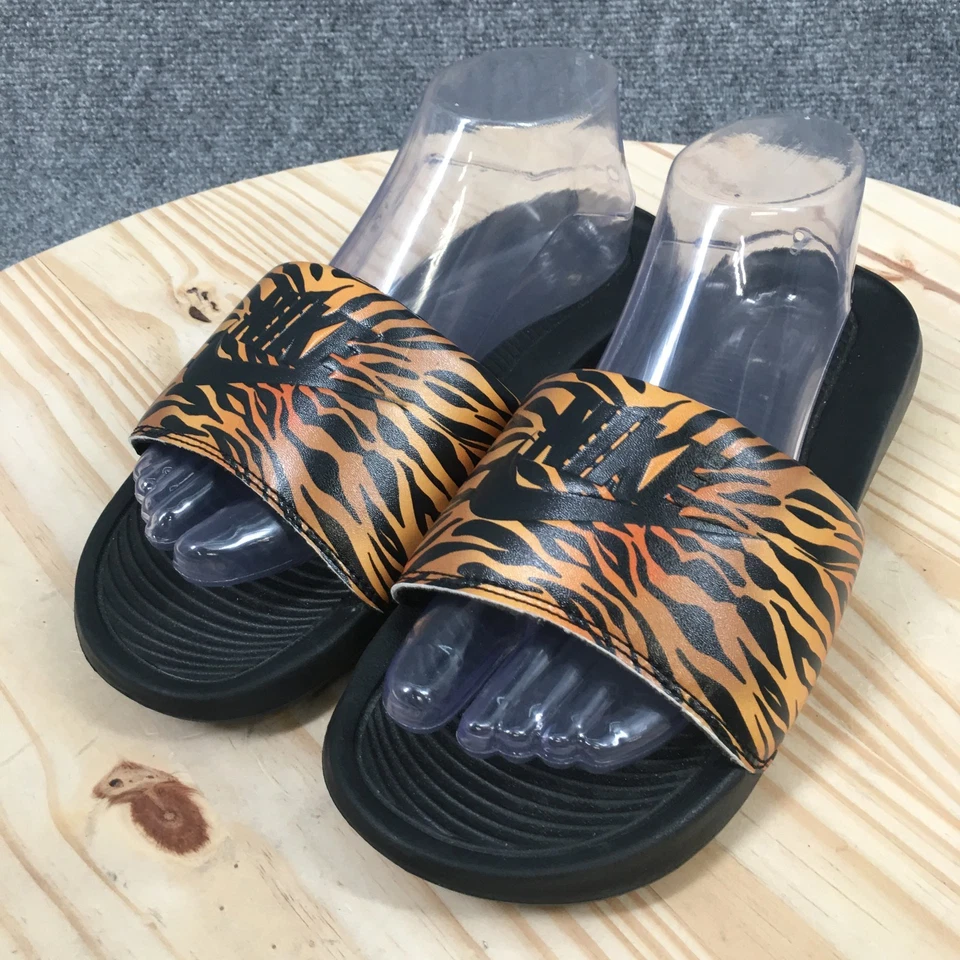 Sandalias Nike para mujer 8 Victori One Slides multicolor punta abierta impresas CN9676-010 Foto 3 de 4