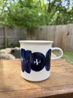 Vintage Arabia Finland Anemone coffee mug in deep cobalt blue floral pattern