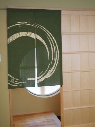 Noren Kyoto Japanese curtain Roketsu Batik cotton Enso Matcha 85 x 120 cm - Picture 1 of 5