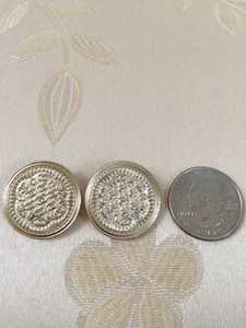 CHANEL-BUTTONS-2x-CC-Logo-Gold-Tone-Metal-24-mm-Replacement-Sewing-Authentic-New