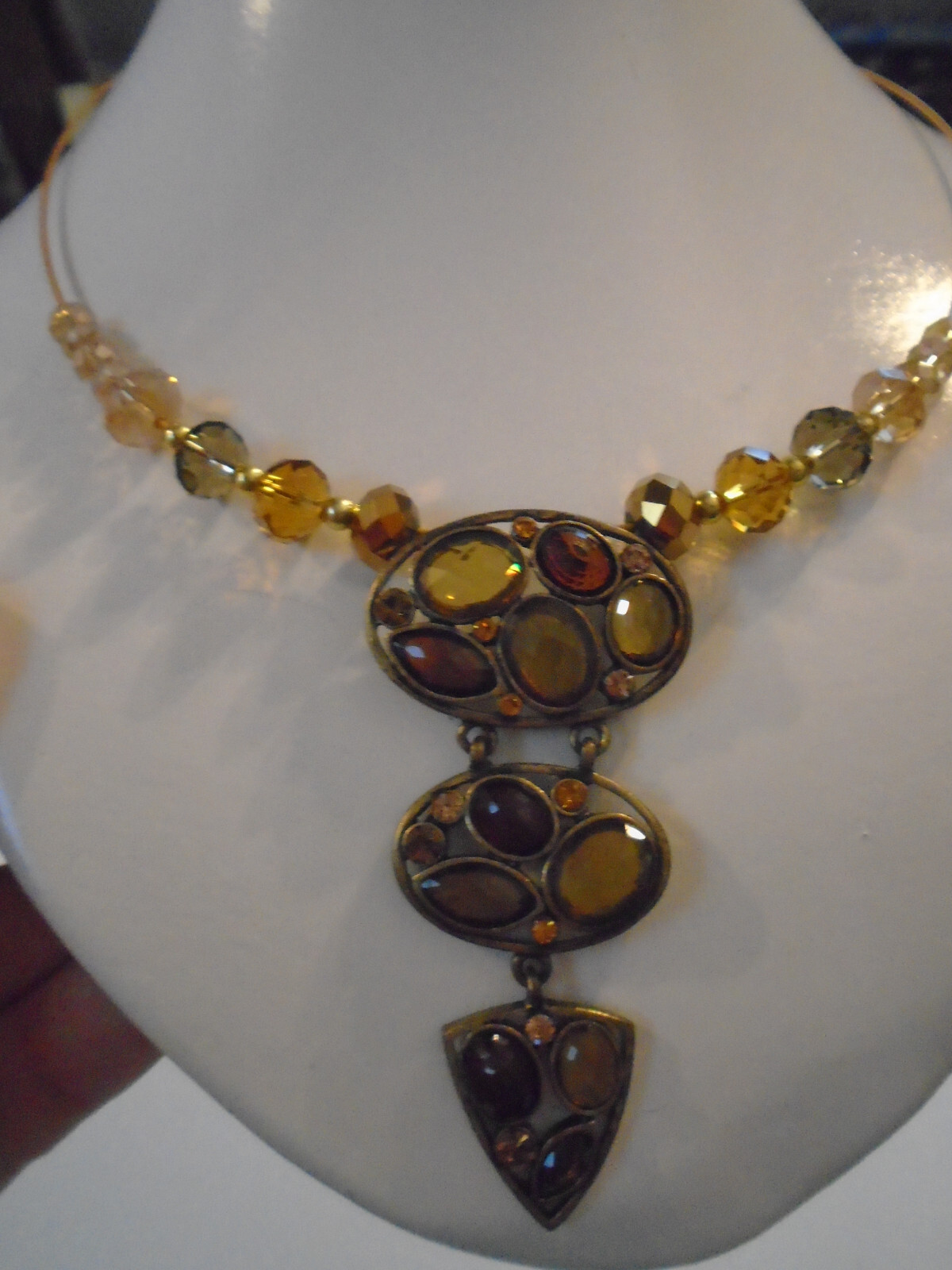 Collier pendentif vintage pièce unique pour affirmer un style rétro singulier
