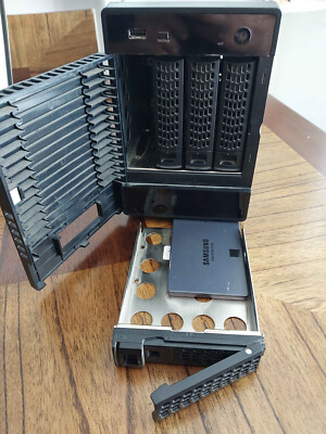 Netgear RN104 4-BAY ReadyNAS Storage 4x 2TB Samsung 860QVO