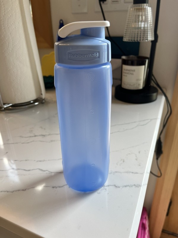 Rubbermaid Shaker Bottle Blue Lid White Flip Top Clear Plastic 20 oz