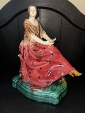 Antigua escultura de cerámica mayólica Antonio Peyro “jugador de cartas valenciano” sentado