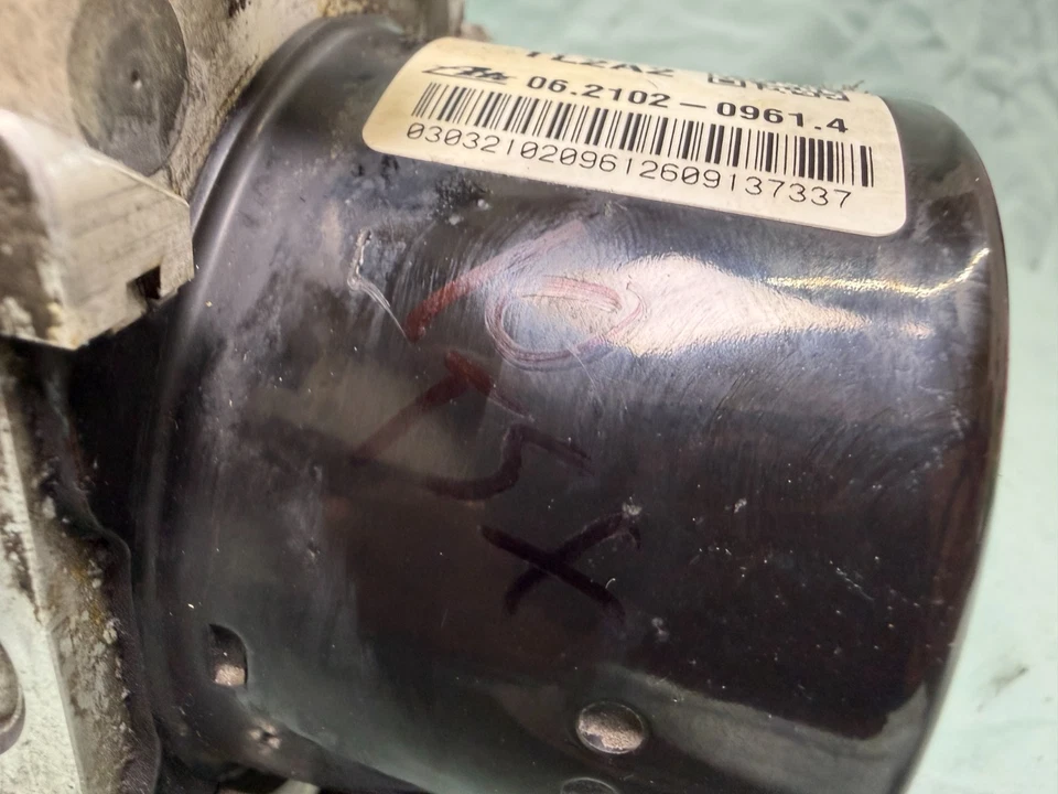 Bomba de freno antibloqueo y módulo ABS 57110-TL2-A212-M1 2009-2010 Acura TSX OEM Foto 2 de 4