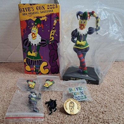 Dave's Hot Chicken Con 2023 New Orleans LA Mardi Gras Clown Jester +6 Pins Owner