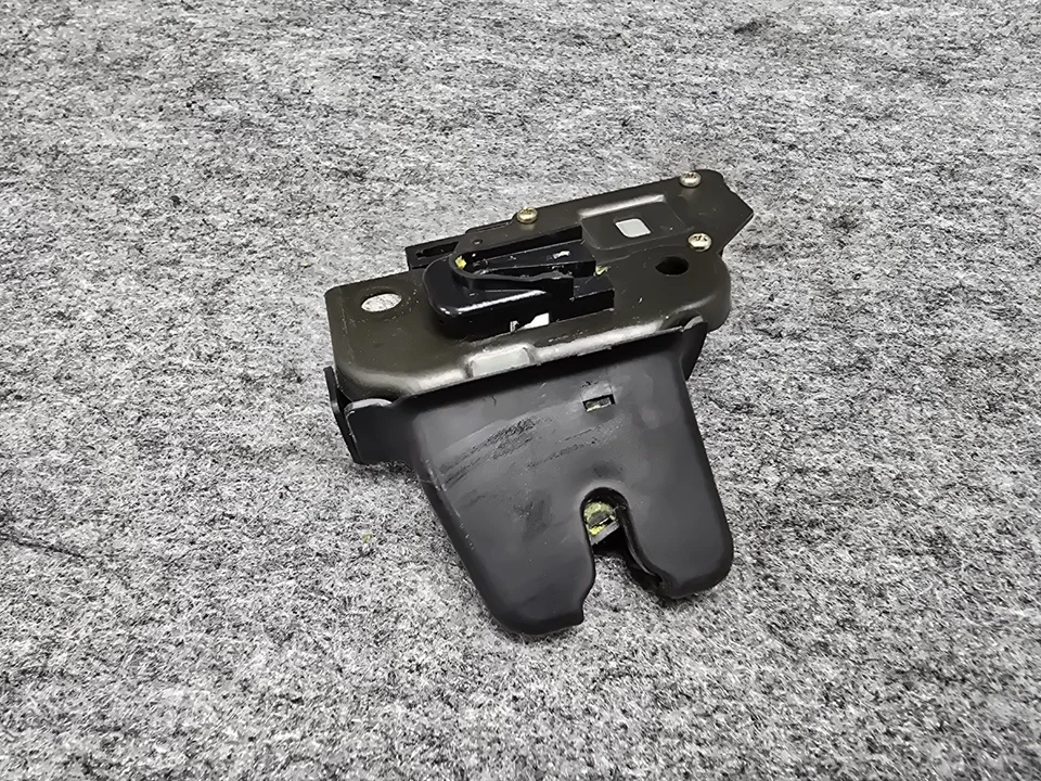 ATUADOR DE TRAVA DE PLATAFORMA DE ARMAZENAMENTO TAMPA DE PORTA-MALAS OEM LEXUS 98-00 LS400 - Imagem 3 de 4