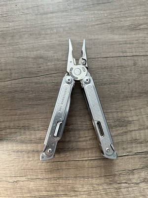 LEATHERMAN FREE P4 STAINLESS STEEL MULTI-TOOL