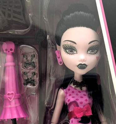 2013 Monster High Draculaura Draculocker Coffin Closet New Never Displayed