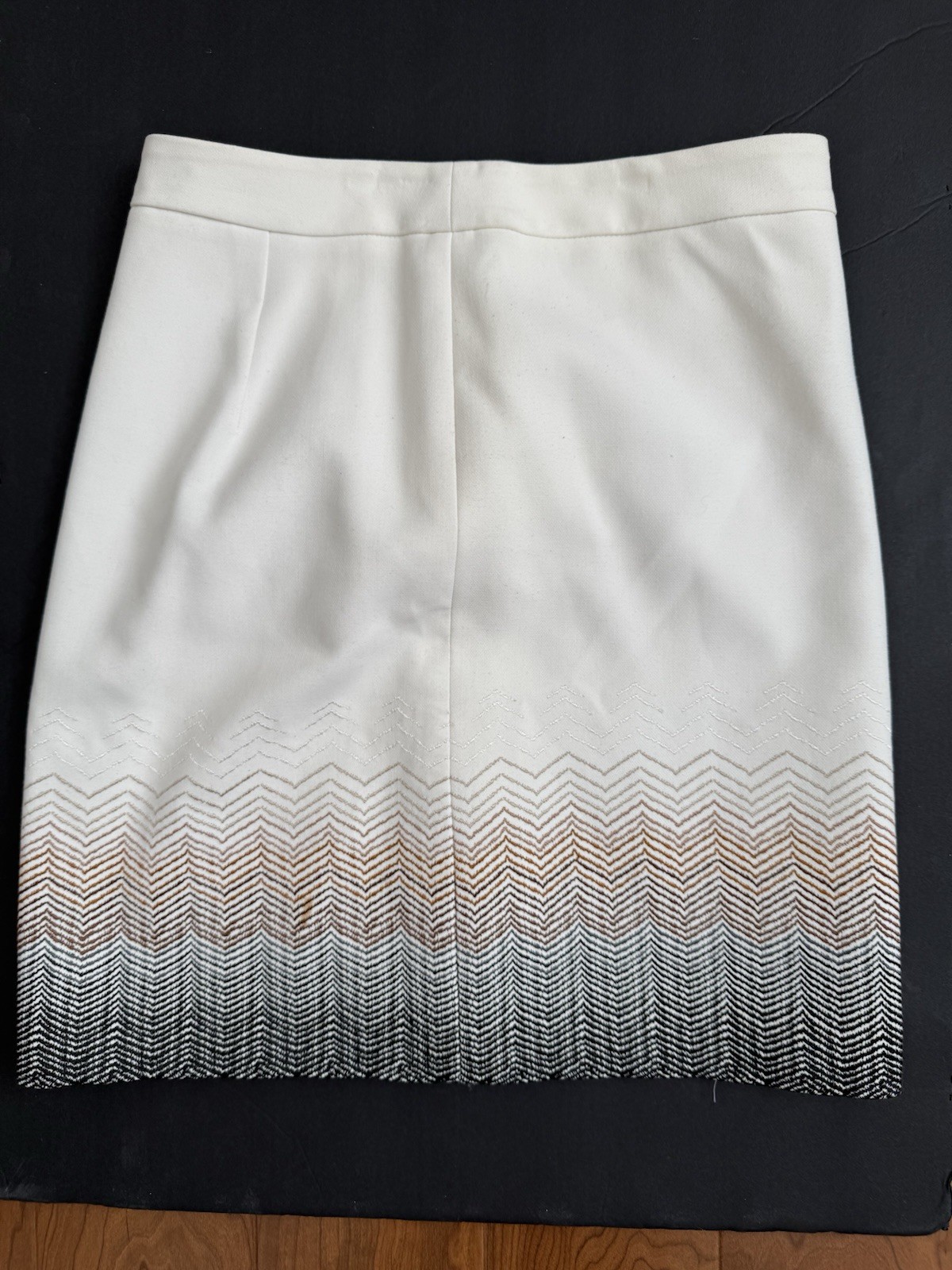 White House Black Market Ivory Pencil SKirt w/Brown Hombre Embroidery Size 0