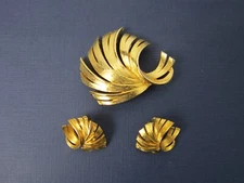 Torino Brooch And Clip Earring Set Goldtone Vintage