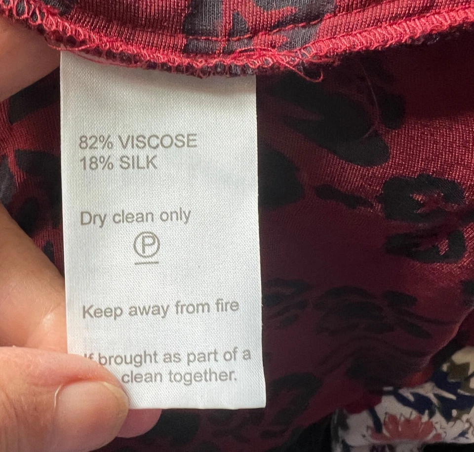 Chaqueta MONSOON Pequeña Roja y Negra Terciopelo Floral Mezcla Seda Devoré Mangas Largas Foto 4 de 4